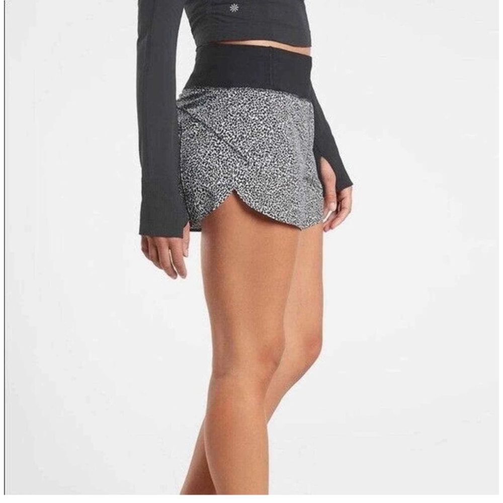 Women's Athleta Run With It 3.5" Micro Cheetah Print Athletic Shorts XS - Picture 7 of 7